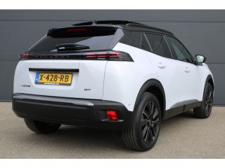 Peugeot e-2008 EV GT 54 kWh | Navigatie | Panorama/schuifdak | Fase 3 laden | Camera voor + achter | 18 Inch LMV |