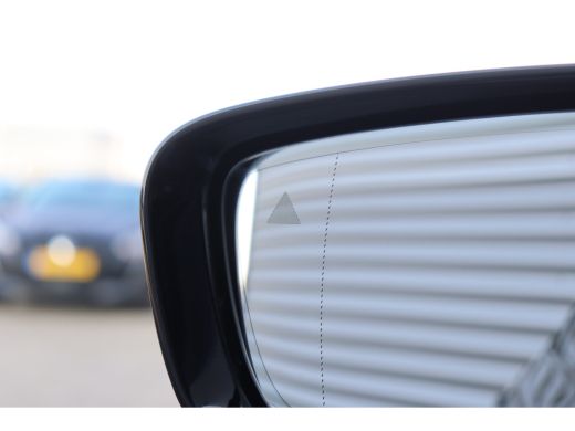 BMW 5 Serie Touring 530e 292PK BUSINESS EDITION PLUS M-SPORT AUTOMAAT / NAVI / LEDER / FULL-LED / CLIMA / PDC... ActivLease financial lease