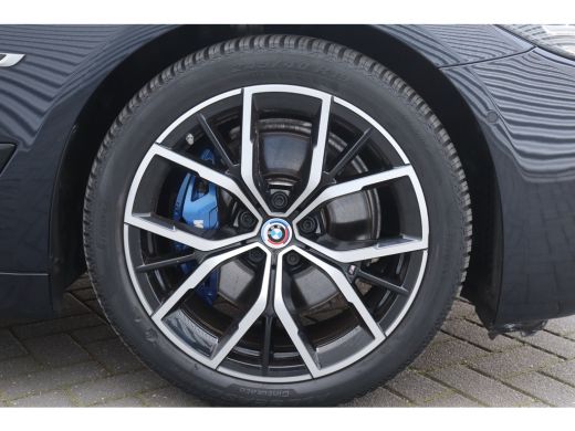 BMW 5 Serie Touring 530e 292PK BUSINESS EDITION PLUS M-SPORT AUTOMAAT / NAVI / LEDER / FULL-LED / CLIMA / PDC... ActivLease financial lease