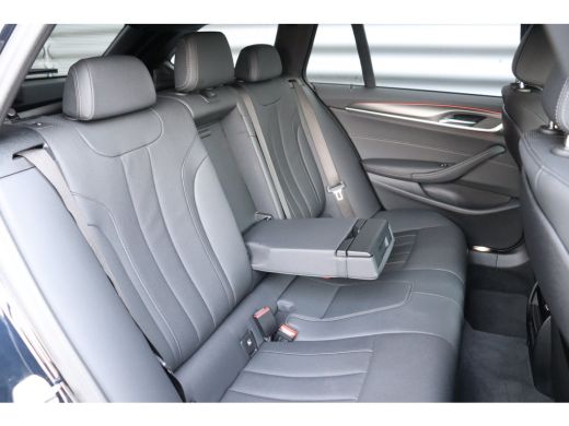 BMW 5 Serie Touring 530e 292PK BUSINESS EDITION PLUS M-SPORT AUTOMAAT / NAVI / LEDER / FULL-LED / CLIMA / PDC... ActivLease financial lease