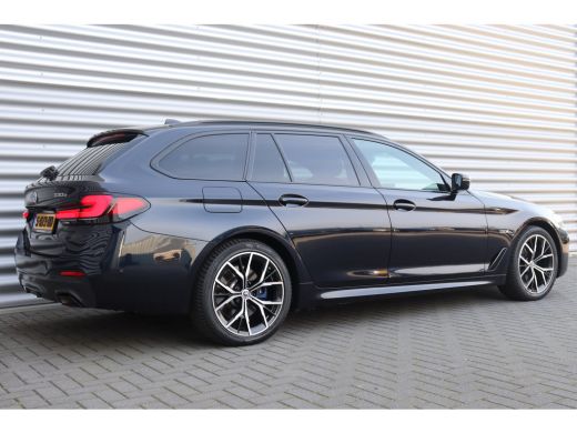 BMW 5 Serie Touring 530e 292PK BUSINESS EDITION PLUS M-SPORT AUTOMAAT / NAVI / LEDER / FULL-LED / CLIMA / PDC... ActivLease financial lease