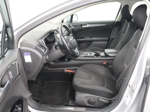 Ford Mondeo 2.0 IVCT HEV Titanium | Stoelverwarming | Carplay | Keyless | Navigatie | Verwarmde voorruit | Pa... ActivLease financial lease