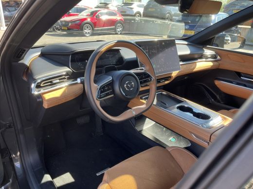 Mazda 6 Takumi Plus 68.8 kWh | 17% bijtelling | Afsluitbaar panoramisch dak | Tan leder interieur ActivLease financial lease