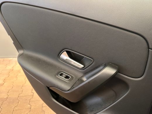 Mercedes-Benz A-Klasse 160 Business Solution Camera | Parkeersensoren | Widescreen | Stoelverwarming | LED | 16" Lichtme... ActivLease financial lease