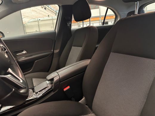 Mercedes-Benz A-Klasse 160 Business Solution Camera | Parkeersensoren | Widescreen | Stoelverwarming | LED | 16" Lichtme... ActivLease financial lease