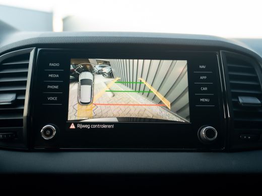 Skoda Karoq 1.5 TSI ACT Sportline Business | Elk. A-klep | 19'' | Camera | Prijs Rijklaar!! ActivLease financial lease