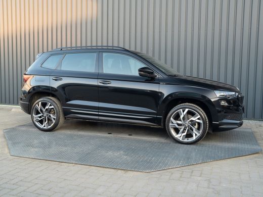 Skoda Karoq 1.5 TSI ACT Sportline Business | Elk. A-klep | 19'' | Camera | Prijs Rijklaar!! ActivLease financial lease