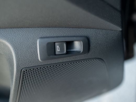 Skoda Karoq 1.5 TSI ACT Sportline Business | Elk. A-klep | 19'' | Camera | Prijs Rijklaar!! ActivLease financial lease