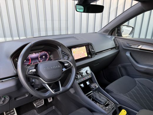 Skoda Karoq 1.5 TSI ACT Sportline Business | Elk. A-klep | 19'' | Camera | Prijs Rijklaar!! ActivLease financial lease
