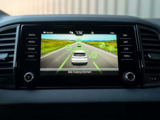 Skoda Karoq 1.5 TSI ACT Sportline Business | Elk. A-klep | 19'' | Camera | Prijs Rijklaar!! ActivLease financial lease