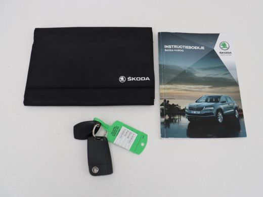 Skoda Karoq 1.5 TSI Business Edition | Panoramadak | Leder | Stoelverwarming | Adaptive cruise | Side Assist ... ActivLease financial lease