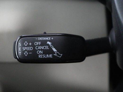 Skoda Karoq 1.5 TSI Business Edition | Panoramadak | Leder | Stoelverwarming | Adaptive cruise | Side Assist ... ActivLease financial lease