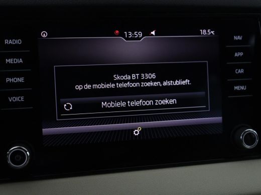 Skoda Karoq 1.5 TSI Business Edition | Panoramadak | Leder | Stoelverwarming | Adaptive cruise | Side Assist ... ActivLease financial lease