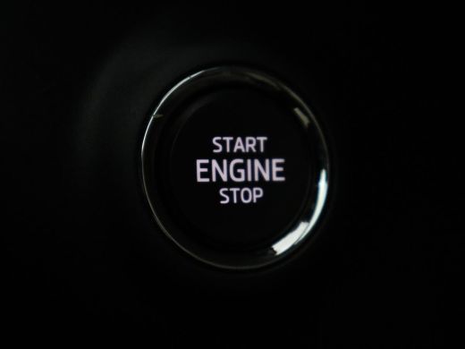 Skoda Karoq 1.5 TSI Business Edition | Panoramadak | Leder | Stoelverwarming | Adaptive cruise | Side Assist ... ActivLease financial lease