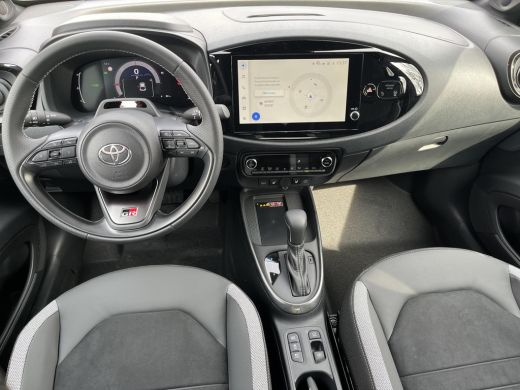 Toyota Aygo Hybrid 115 GR Sport | Storm grey met zwart dak | Nieuw uit voorraad leverbaar | ActivLease financial lease