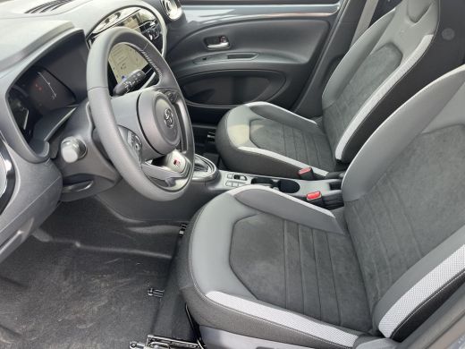 Toyota Aygo Hybrid 115 GR Sport | Storm grey met zwart dak | Nieuw uit voorraad leverbaar | ActivLease financial lease