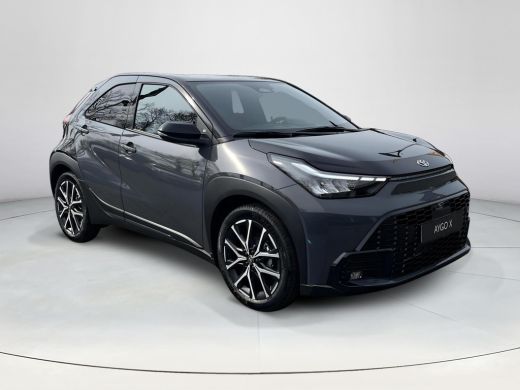 Toyota Aygo Hybrid 115 GR Sport | Storm grey met zwart dak | Nieuw uit voorraad leverbaar | ActivLease financial lease
