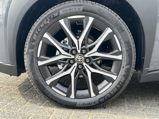 Toyota Aygo Hybrid 115 GR Sport | Storm grey met zwart dak | Nieuw uit voorraad leverbaar | ActivLease financial lease