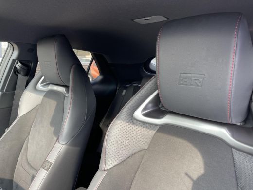 Toyota C-HR 2.0 Plug-in Hybrid 220 GR SPORT Premi&egrave;re Edition ActivLease financial lease