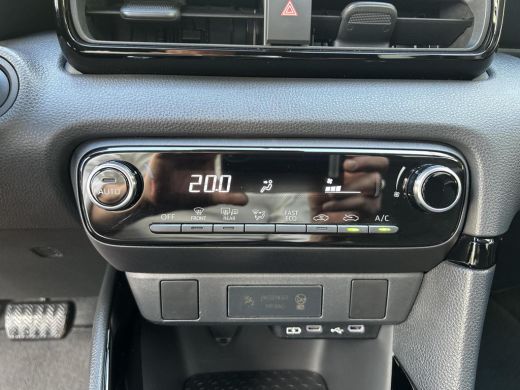 Toyota Yaris 1.5 Hybrid 115 First Edition ActivLease financial lease