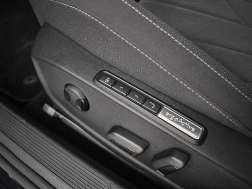 Volkswagen Golf 1.4 eHybrid Style 204Pk DSG/AUTO | Achteruitrijcamera | Apple carplay Android auto | Dodehoek det... ActivLease financial lease