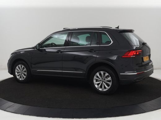 Volkswagen Tiguan 1.4 TSI eHybrid Comfortline | Panoramadak | Camera | Carplay | Adaptive cruise | Keyless | Naviga... ActivLease financial lease