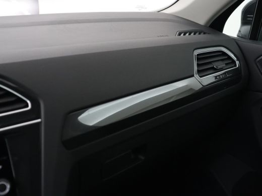 Volkswagen Tiguan 1.4 TSI eHybrid Comfortline | Panoramadak | Camera | Carplay | Adaptive cruise | Keyless | Naviga... ActivLease financial lease