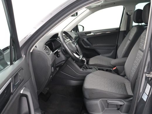 Volkswagen Tiguan 1.4 TSI eHybrid Comfortline | Panoramadak | Camera | Carplay | Adaptive cruise | Keyless | Naviga... ActivLease financial lease