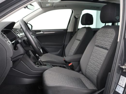 Volkswagen Tiguan 1.4 TSI eHybrid Comfortline | Panoramadak | Camera | Carplay | Adaptive cruise | Keyless | Naviga... ActivLease financial lease