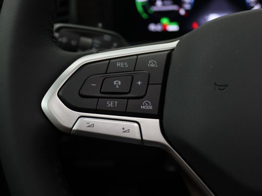 Volkswagen Tiguan 1.5 eHybrid Life Edition 204PK DSG Pano-Schuifdak, Trekhaak, 19" LM Velgen, Adaptieve Cruise Cont... ActivLease financial lease