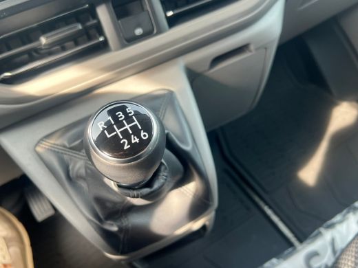 Volkswagen Transporter 2.0 TDI L1 Life | 150 pk | BPM VRIJ | Apple Carplay | Full LED | Bijrijdersbank | Achteruitrij Ca... ActivLease financial lease