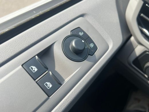 Volkswagen Transporter 2.0 TDI L1 Life | 150 pk | BPM VRIJ | Apple Carplay | Full LED | Bijrijdersbank | Achteruitrij Ca... ActivLease financial lease