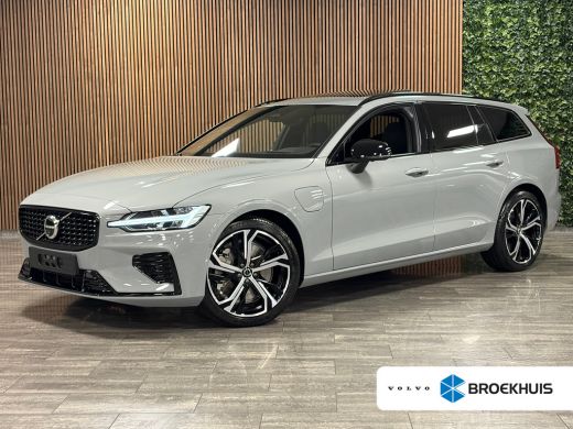 Volvo  V60 T8 AWD Recharge Ultra Dark Performance Edit. | 360&deg; Camera | Schuifdak | Head-Up Display | Harman...