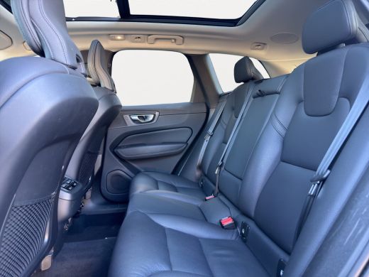 Volvo  XC60 B5 Ultimate Dark | Achteruitrijcamera | Alarm klasse 1(startblokkering) | Apple Carplay/Android A... ActivLease financial lease