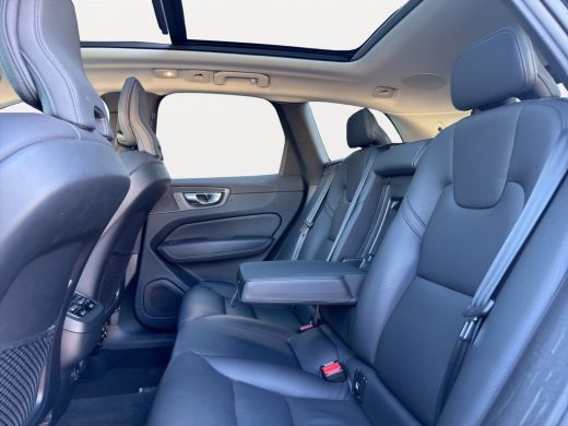 Volvo  XC60 B5 Ultimate Dark | Achteruitrijcamera | Alarm klasse 1(startblokkering) | Apple Carplay/Android A... ActivLease financial lease