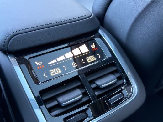 Volvo  XC60 B5 Ultimate Dark | Achteruitrijcamera | Alarm klasse 1(startblokkering) | Apple Carplay/Android A... ActivLease financial lease