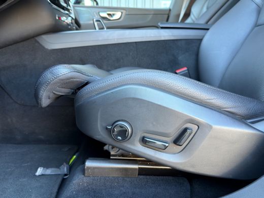 Volvo  XC60 B5 Ultimate Dark | Achteruitrijcamera | Alarm klasse 1(startblokkering) | Apple Carplay/Android A... ActivLease financial lease