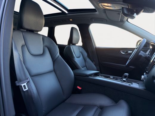 Volvo  XC60 B5 Ultimate Dark | Achteruitrijcamera | Alarm klasse 1(startblokkering) | Apple Carplay/Android A... ActivLease financial lease