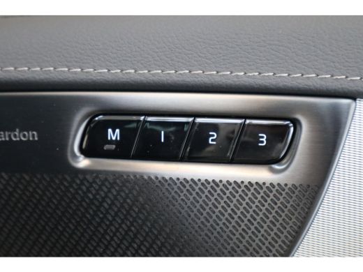 Volvo  XC90 T8 455PK AWD Ultra Dark | Pano-dak | Trekhaak | HUD | 360&deg; | Privacy glas ActivLease financial lease