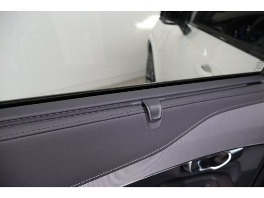 Volvo  XC90 T8 455PK AWD Ultra Dark | Pano-dak | Trekhaak | HUD | 360&deg; | Privacy glas ActivLease financial lease