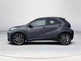 Toyota Aygo Hybrid 115 GR Sport | Storm grey met zwart dak | Nieuw uit voorraad leverbaar |
