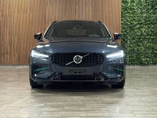 Volvo  V60 T8 AWD Recharge Ultra Dark Performance Edit. | 360&deg; Camera | Schuifdak | Head-Up Display | Harman...