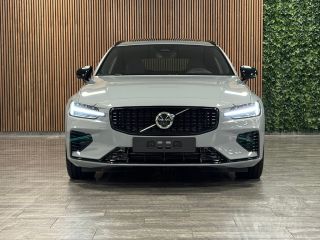 Volvo  V60 T8 AWD Recharge Ultra Dark Performance Edit. | 360&deg; Camera | Schuifdak | Head-Up Display | Harman...