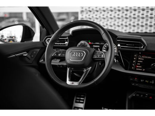 Audi A3 Sportback 45 TFSI e S line | HUD | Sonos | Camera | Carbon Spoiler | Stoelverwarming | ActivLease financial lease