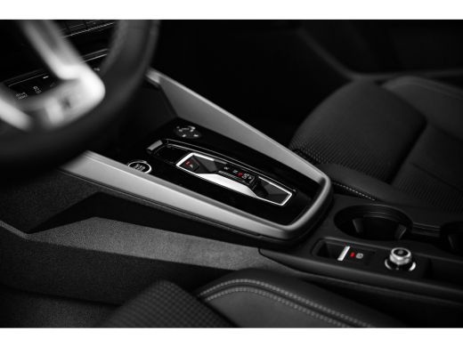 Audi A3 Sportback 45 TFSI e S line | HUD | Sonos | Camera | Carbon Spoiler | Stoelverwarming | ActivLease financial lease