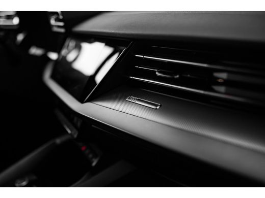 Audi A3 Sportback 45 TFSI e S line | HUD | Sonos | Camera | Carbon Spoiler | Stoelverwarming | ActivLease financial lease