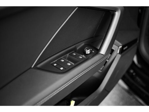 Audi A3 Sportback 45 TFSI e S line | HUD | Sonos | Camera | Carbon Spoiler | Stoelverwarming | ActivLease financial lease