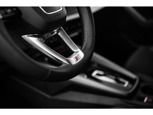 Audi A3 Sportback 45 TFSI e S line | HUD | Sonos | Camera | Carbon Spoiler | Stoelverwarming | ActivLease financial lease