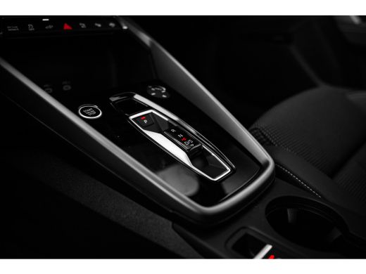 Audi A3 Sportback 45 TFSI e S line | HUD | Sonos | Camera | Carbon Spoiler | Stoelverwarming | ActivLease financial lease