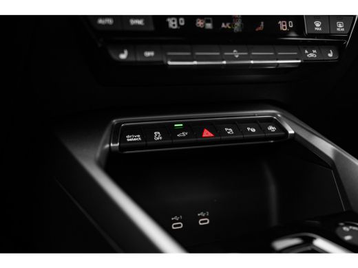Audi A3 Sportback 45 TFSI e S line | HUD | Sonos | Camera | Carbon Spoiler | Stoelverwarming | ActivLease financial lease